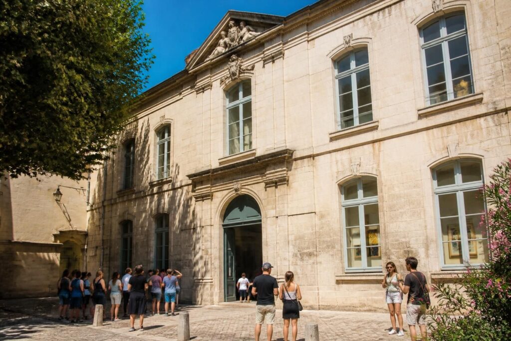 découvrez le musée réattu à arles : horaires d'ouverture, expositions actuelles et avis des visiteurs pour préparer votre visite en toute sérénité.