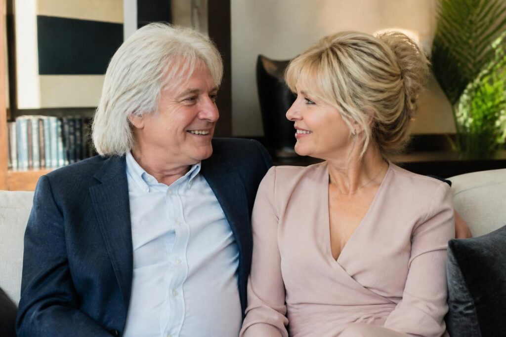 découvrez les confidences inédites de luc plamondon et de son épouse sur leur vie de couple, entre amour, complicité et moments partagés.